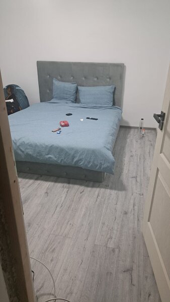 Drumul  Taberei Apartament 2 camere de renovat total 5 minute  de metrou