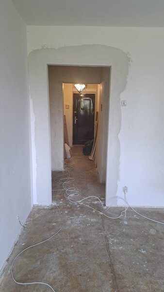 Drumul  Taberei Apartament 2 camere de renovat total 5 minute  de metrou