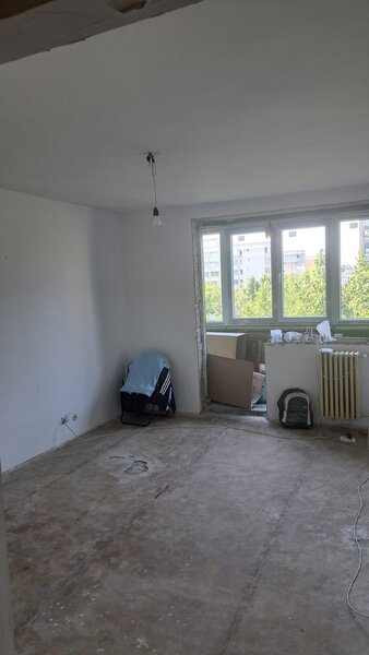 Drumul  Taberei Apartament 2 camere de renovat total 5 minute  de metrou