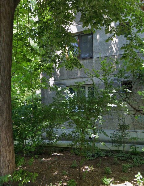 Drumul  Taberei Apartament 2 camere de renovat total 5 minute  de metrou