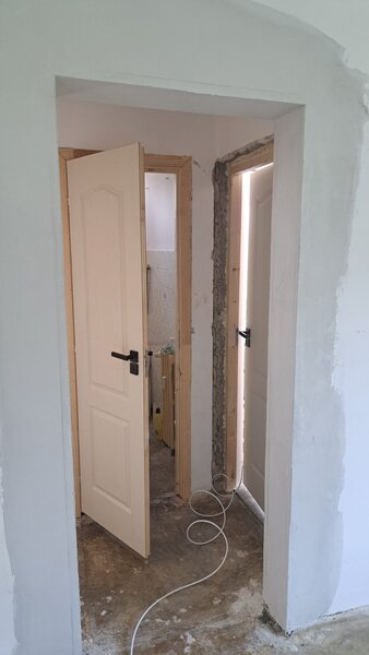 Drumul  Taberei Apartament 2 camere de renovat total 5 minute  de metrou