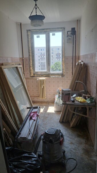 Drumul  Taberei Apartament 2 camere de renovat total 5 minute  de metrou