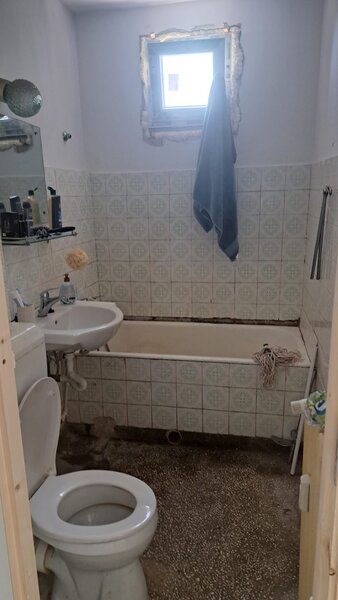 Drumul  Taberei Apartament 2 camere de renovat total 5 minute  de metrou